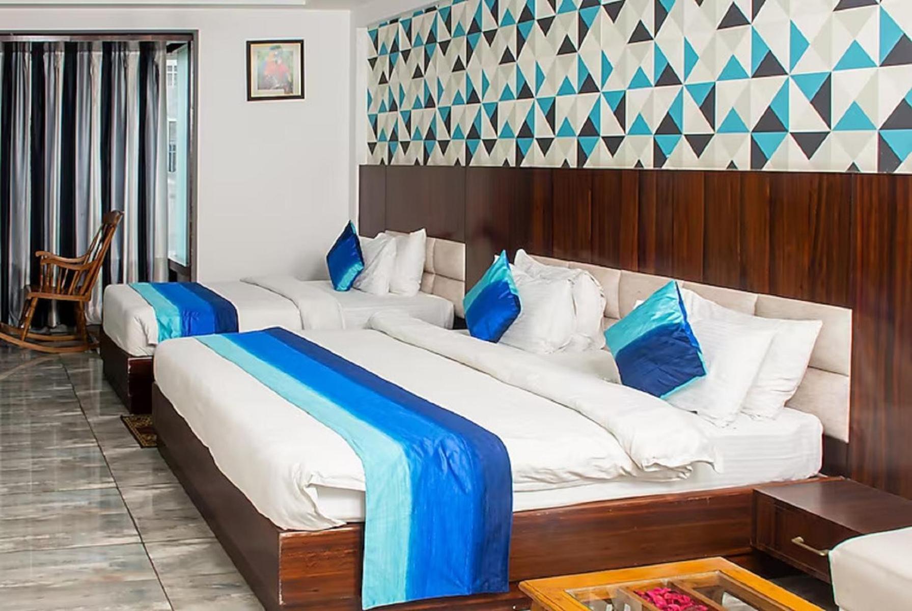 Hotel Sgt Plaza Varanasi Exterior photo